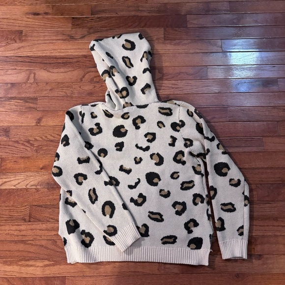 Boutique sweatshirt size S - Picture 2 of 4